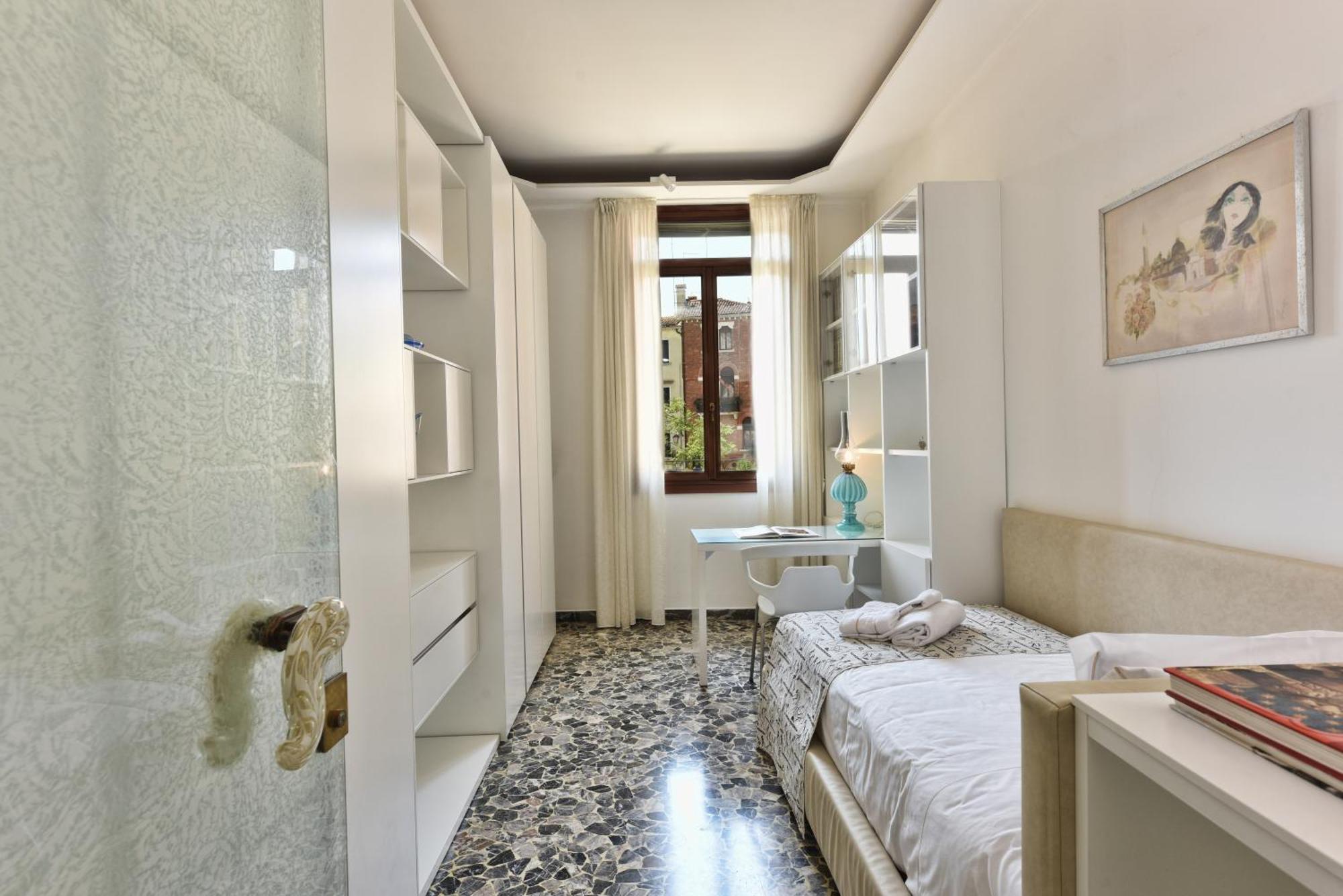 Apartment Soderini Splendor: First Floor Palazzo Charm At Castello Square Venice