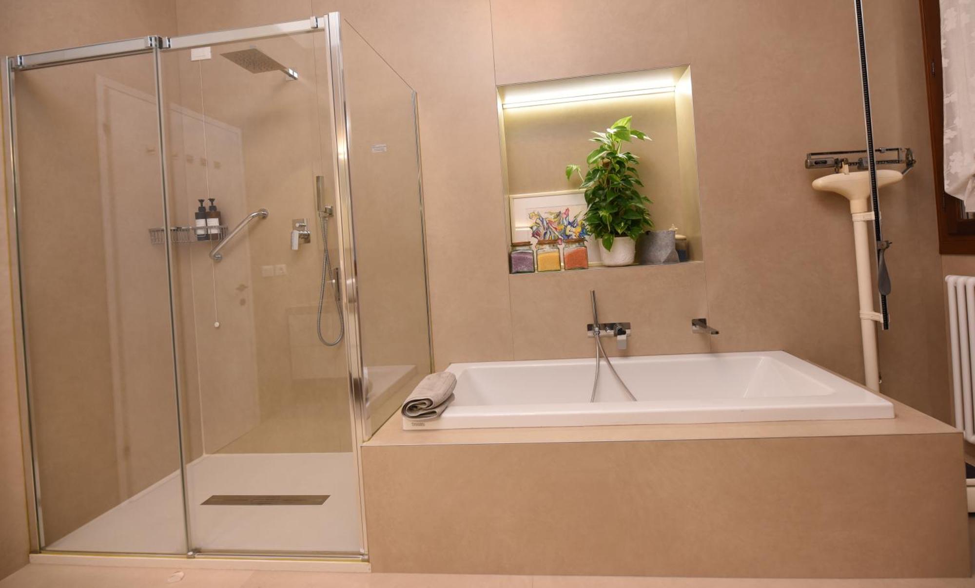 Apartment Soderini Splendor: First Floor Palazzo Charm At Castello Square Venice