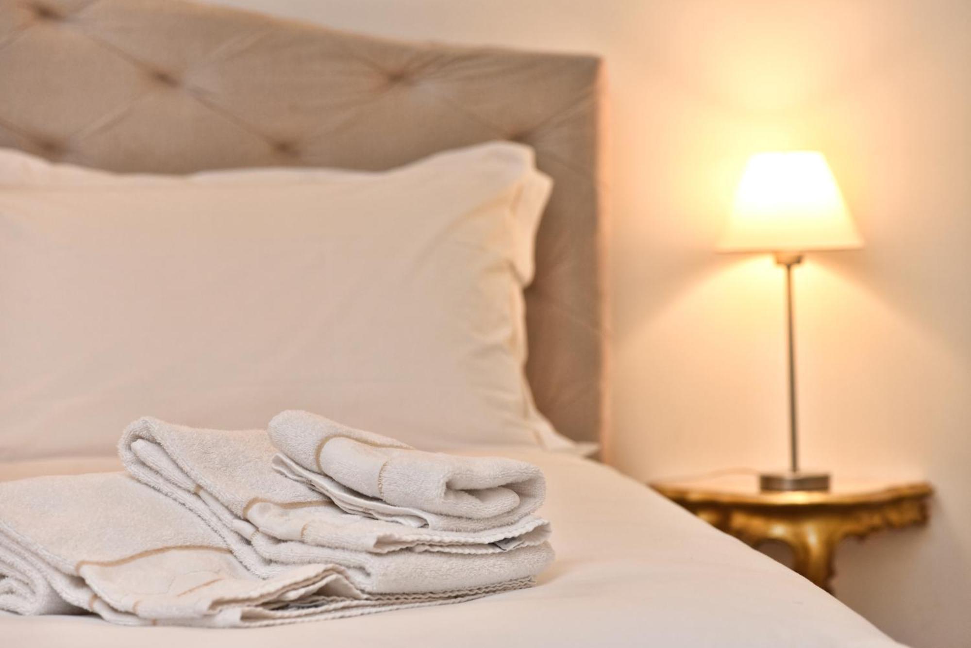 Apartment Soderini Splendor: First Floor Palazzo Charm At Castello Square Venice