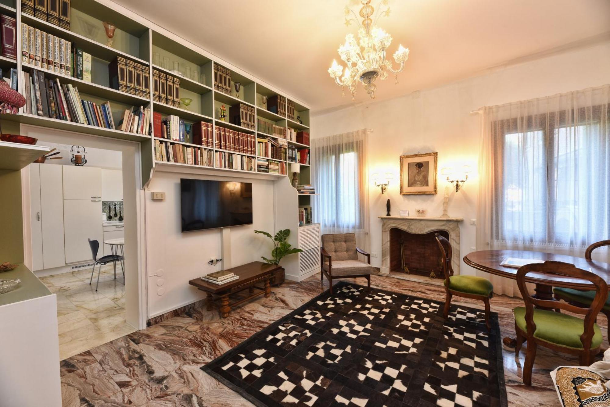 Apartment Soderini Splendor: First Floor Palazzo Charm At Castello Square Venice