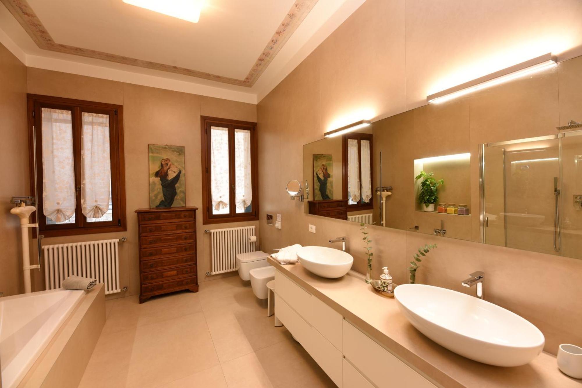 Soderini Splendor: First Floor Palazzo Charm At Castello Square Venise